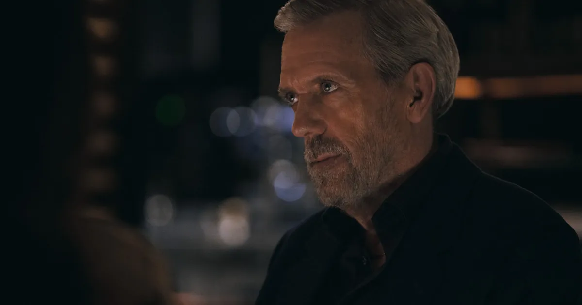 Hugh Laurie som Felix Carmichael i "The Wanted Man"